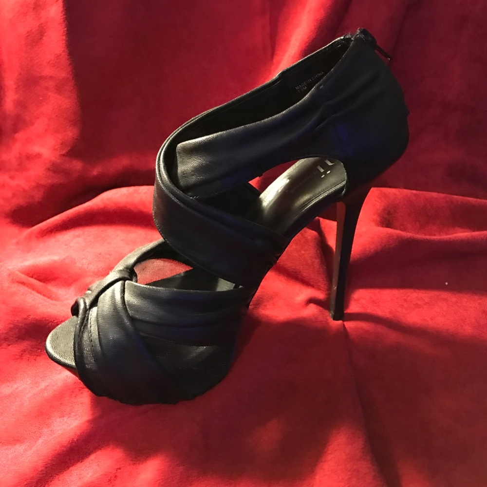 Shï wraparound heel size 7.5