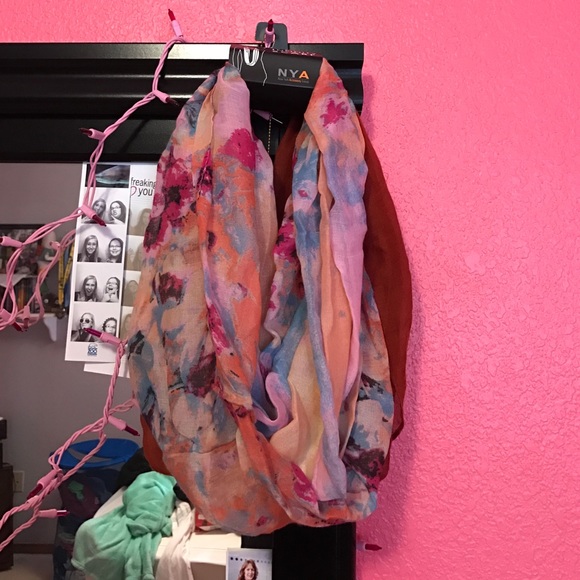 2 brand new infinity scarves