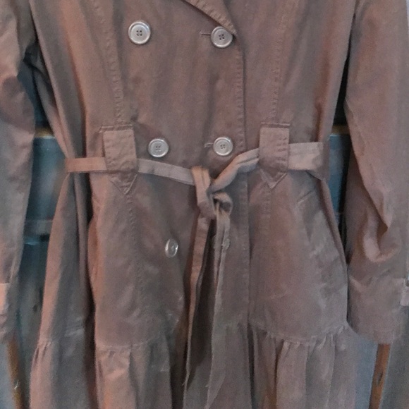Tailored double breasted light weight trench coat - Picture 2 of 4