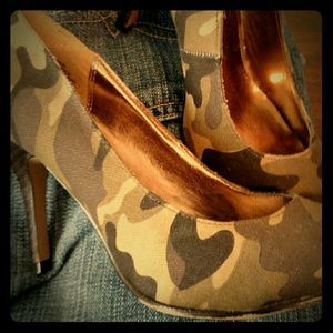 Camo heels  cute with jeans 💚💚