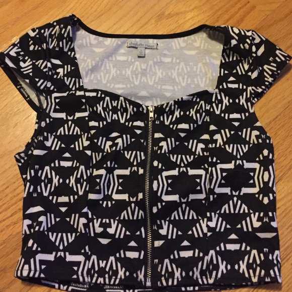 Crop top size small