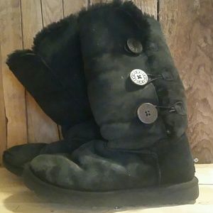 UGG 3 button Bailey Boot