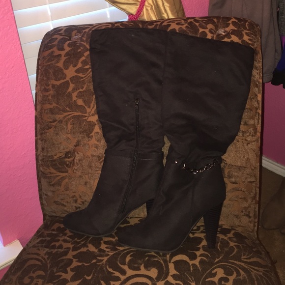 Heel boots - Picture 2 of 2