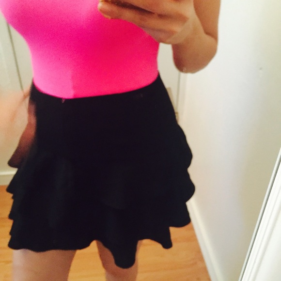 NWT black ruffle skirt - Picture 2 of 3