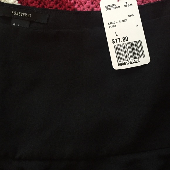 NWT black ruffle skirt - Picture 3 of 3