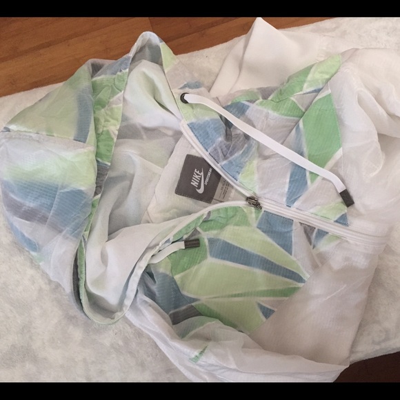 Nike windbreaker jacket