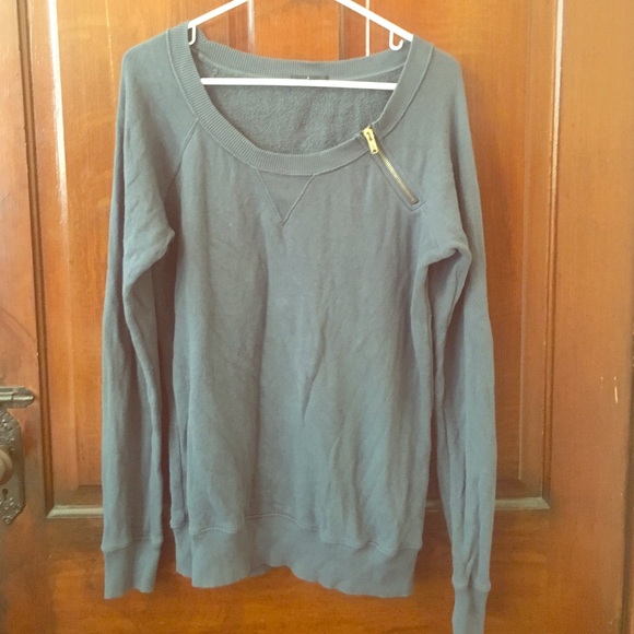 GAP sweater size Medium