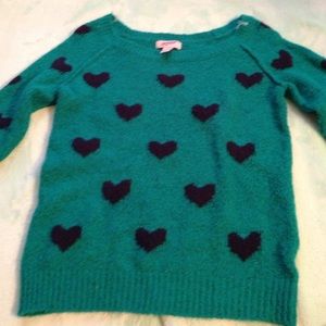 Green Arizona jean sweater with navy blue hearts
