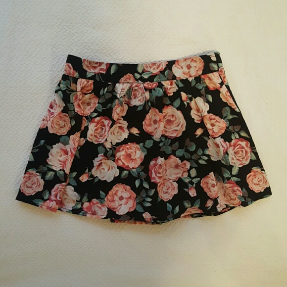 Floral skort NWOT