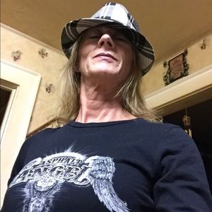 Meet your Posher, Connie