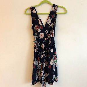 Tea n Rose floral v-cut dress. Fun & flirty!
