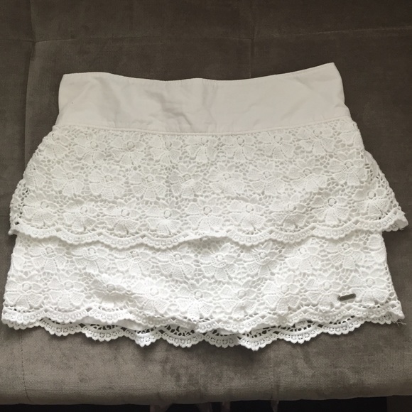 Hollister mini lace skirt size S