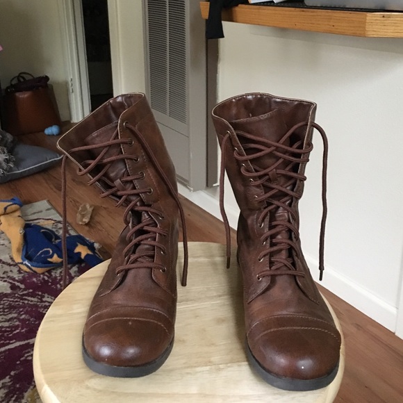 Combat boots super comfy!!