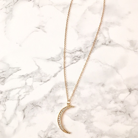 FINAL PRICE! 🌙 Crescent Moon Necklace in gold - Picture 2 of 2