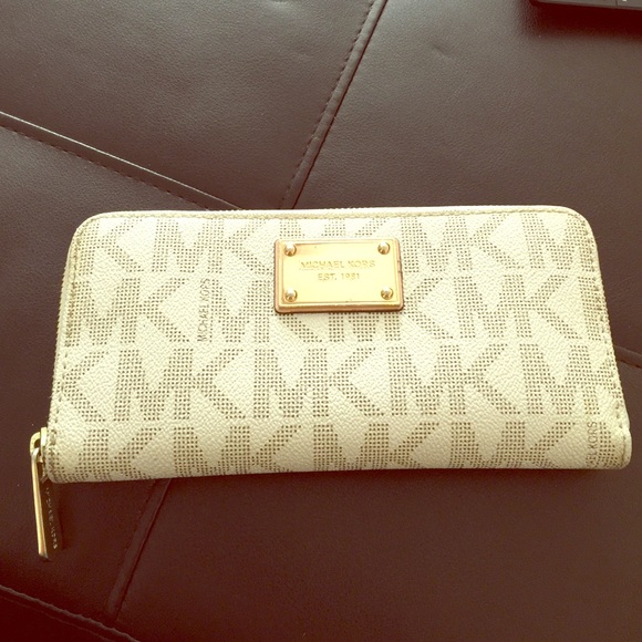 Michael Kors Handbags - Michael Kors wallet