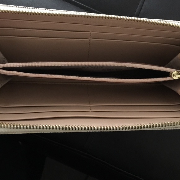 Michael Kors wallet - Picture 3 of 4