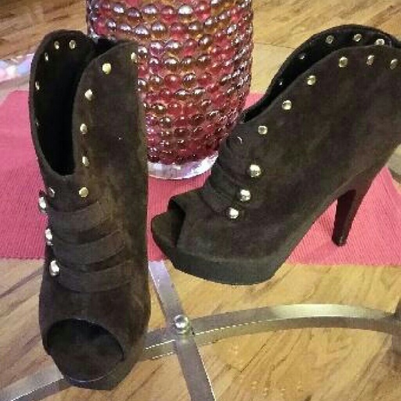 Peep toes booties
