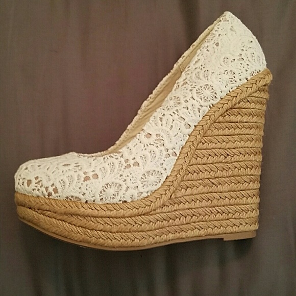 Lace platforms - Picture 2 of 3