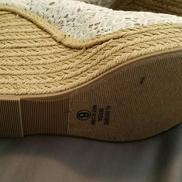 Lace platforms - Picture 3 of 3