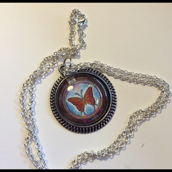 BUTTERFLY NECKLACE WITH CHAIN - Picture 2 of 5
