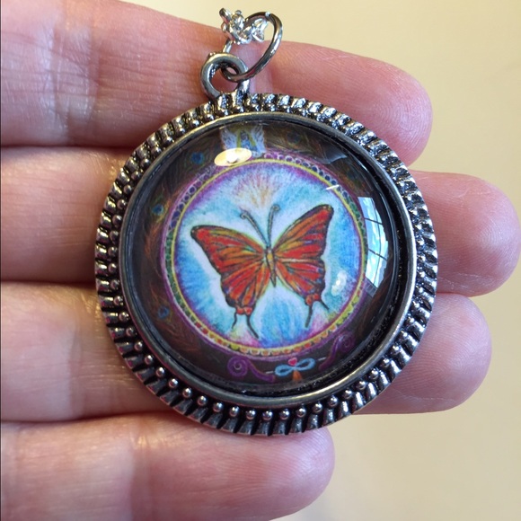 BUTTERFLY NECKLACE WITH CHAIN - Picture 4 of 5