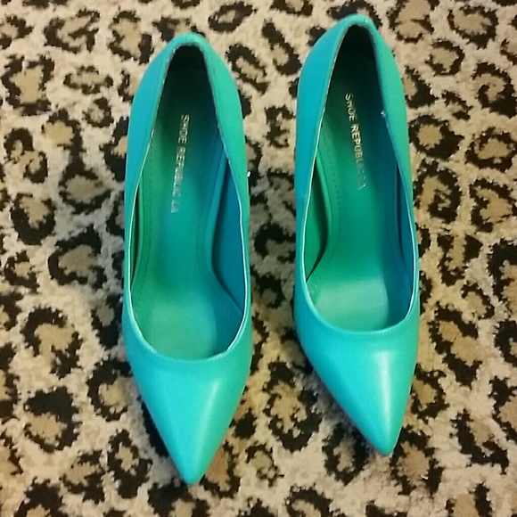 Brand new teal sea green pump size 8.5.