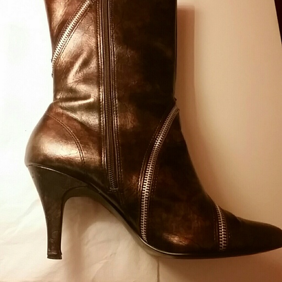 Boots - Picture 2 of 4
