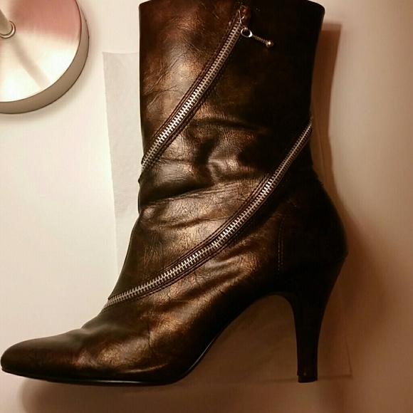 Boots - Picture 3 of 4