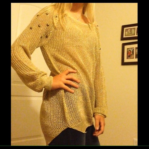 Over Sized Gold sweater. - Picture 2 of 3