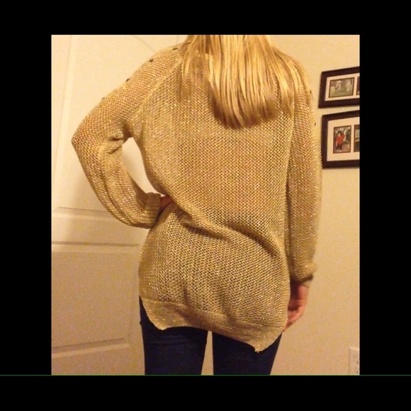Over Sized Gold sweater. - Picture 3 of 3