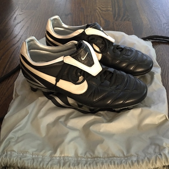 nike soccer cleats size 7.5