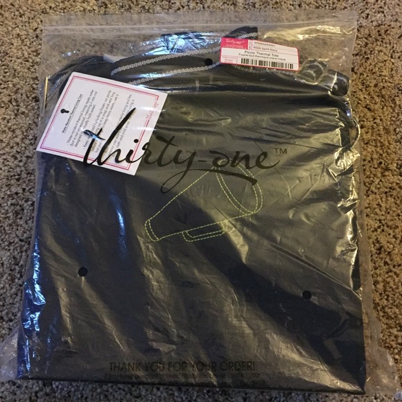 NWT Picnic Thermal Tote in navy