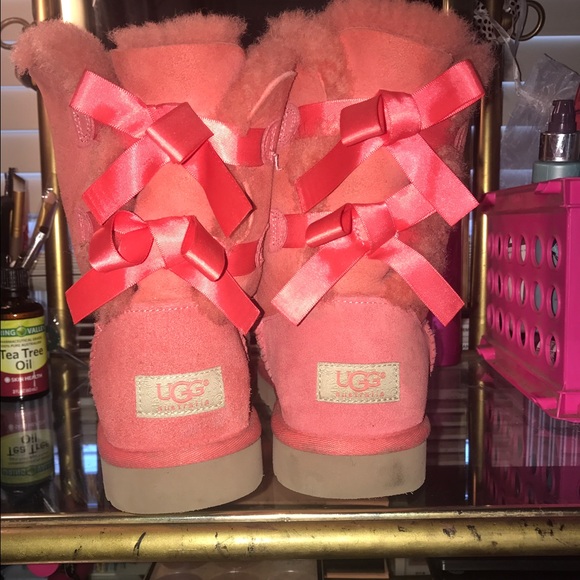 Coral Bailey Bow Uggs size 6