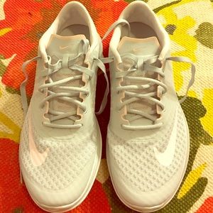 BNWOT Nike Fitsoles - light grey with light pink