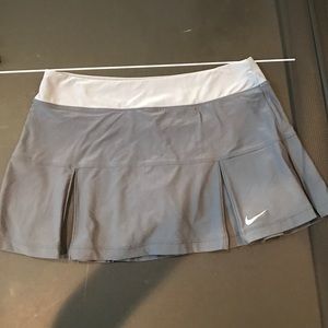 Gray Nike two-tone skirt