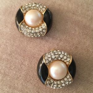 St. John Clip Blk. Enamel w/Pearl and Rhinestones