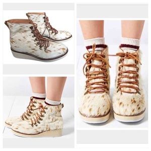 NEW w/o tags Sniffy Hiking Boots