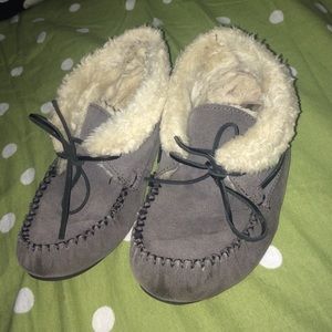 STOLE BY KATLYN 😡Minnetonka Bootie Slippers
