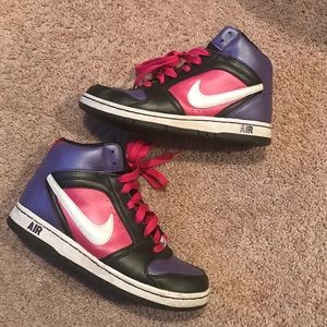 like new, NIKE hightop sneakers