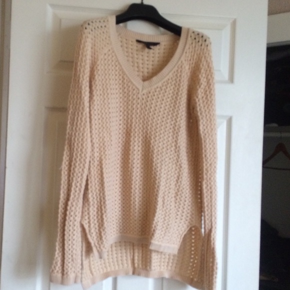 BCBGMAXAZRIA Cream V-Neck Sweater