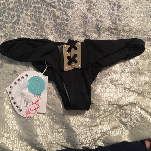 ❌❌SOLD❌❌Beach Bunny Tie Up Bottom👑