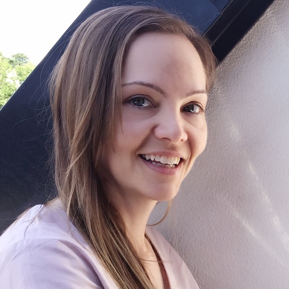 Meet your Posher, Simona