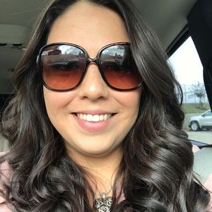 Meet your Posher, Mayra