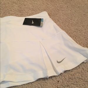 NWT Nike women's pleated tennis skirt - medium