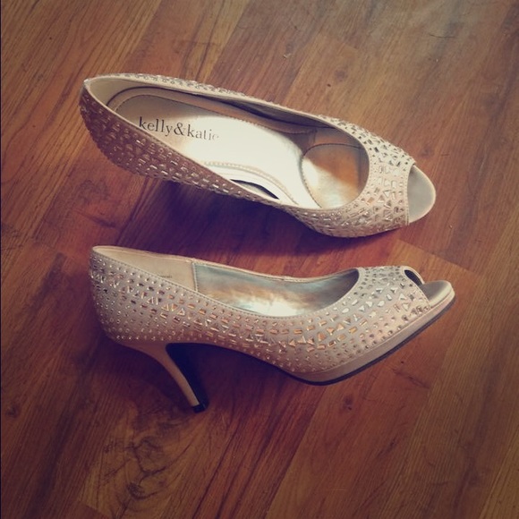 Super cute heels!