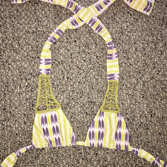 Acacia bikini top in arrow