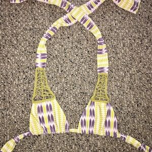 Acacia bikini top in arrow