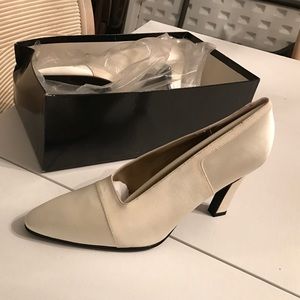 Make an offer Yves Saint Laurent satin shoe!
