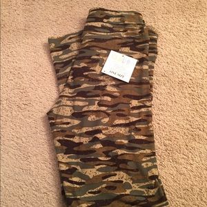 Brand new Lularoe camo OS leggings.