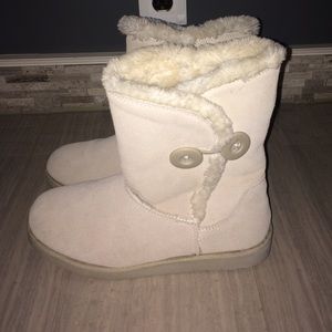SO white winter boots size 9 fuzzy inside!